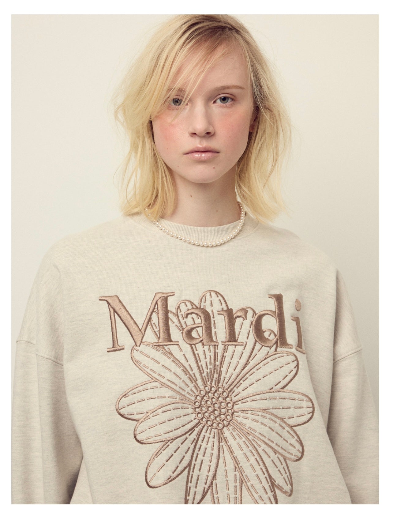 Mardi Mercredi Sweatshirt FLOWERMARDI NEEDLEWORK_OATMEAL TAUPE
