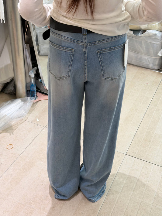 Kelly Designs Lose-Leg Jeans With Belt (Instock)