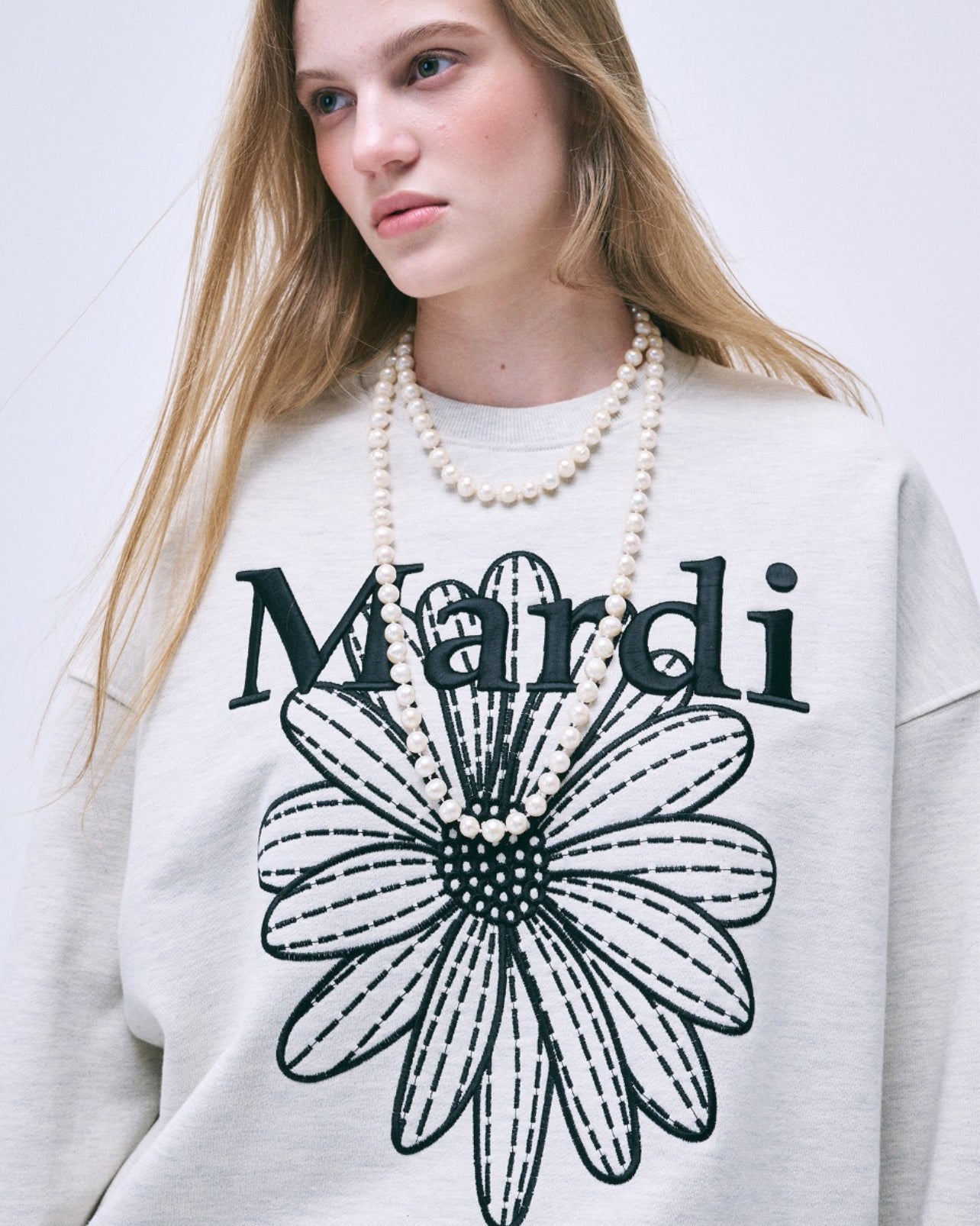 Mardi Mercredi Sweatshirt FLOWERMARDI NEEDLEWORK_Oatmeal Black(Preorder)