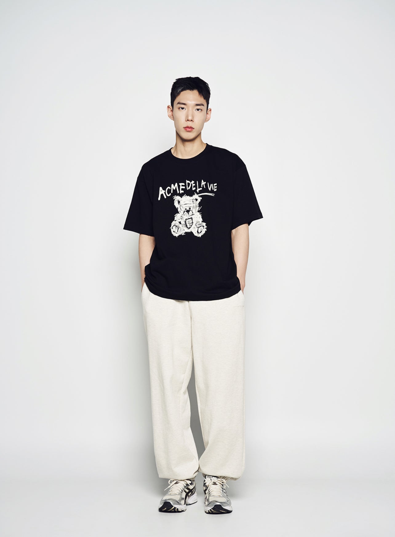 ADLV RIBBON DRAWING BEAR BLACK SHORT SLEEVE T-SHIRT (Instock)