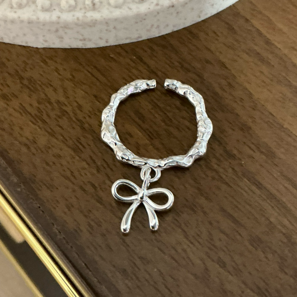 Kelly Designs Sterling Silver Hammered Band Ring with Bow Charm(Instock)