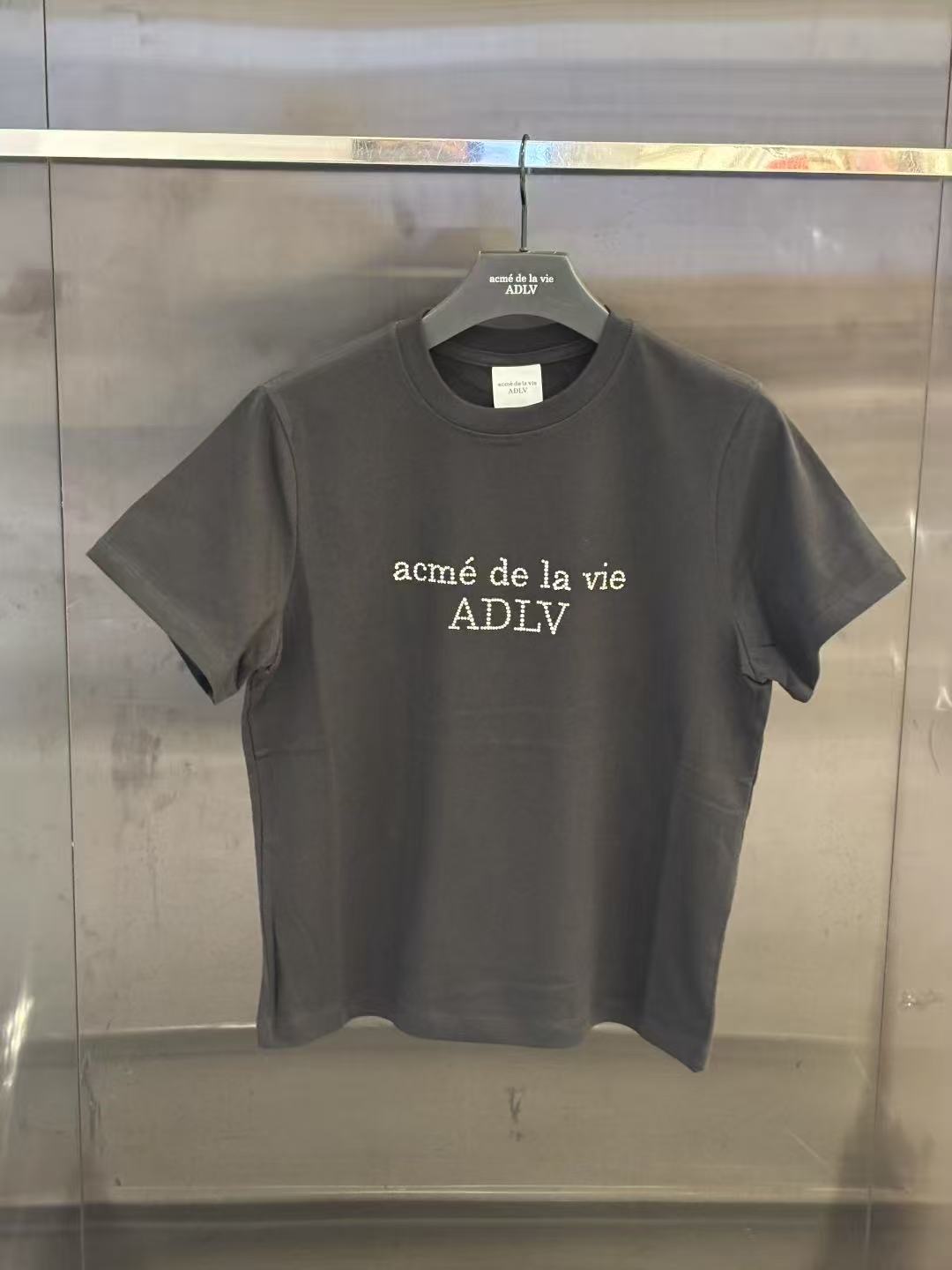 ADLV WOMAN CUBIC BASIC LOGO SHORT SLEEVE T-SHIRT (Instock)