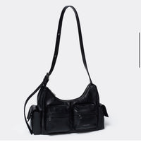 Korean Collection Samo Ondoh pocket mug bag M nappa black (Preorder)