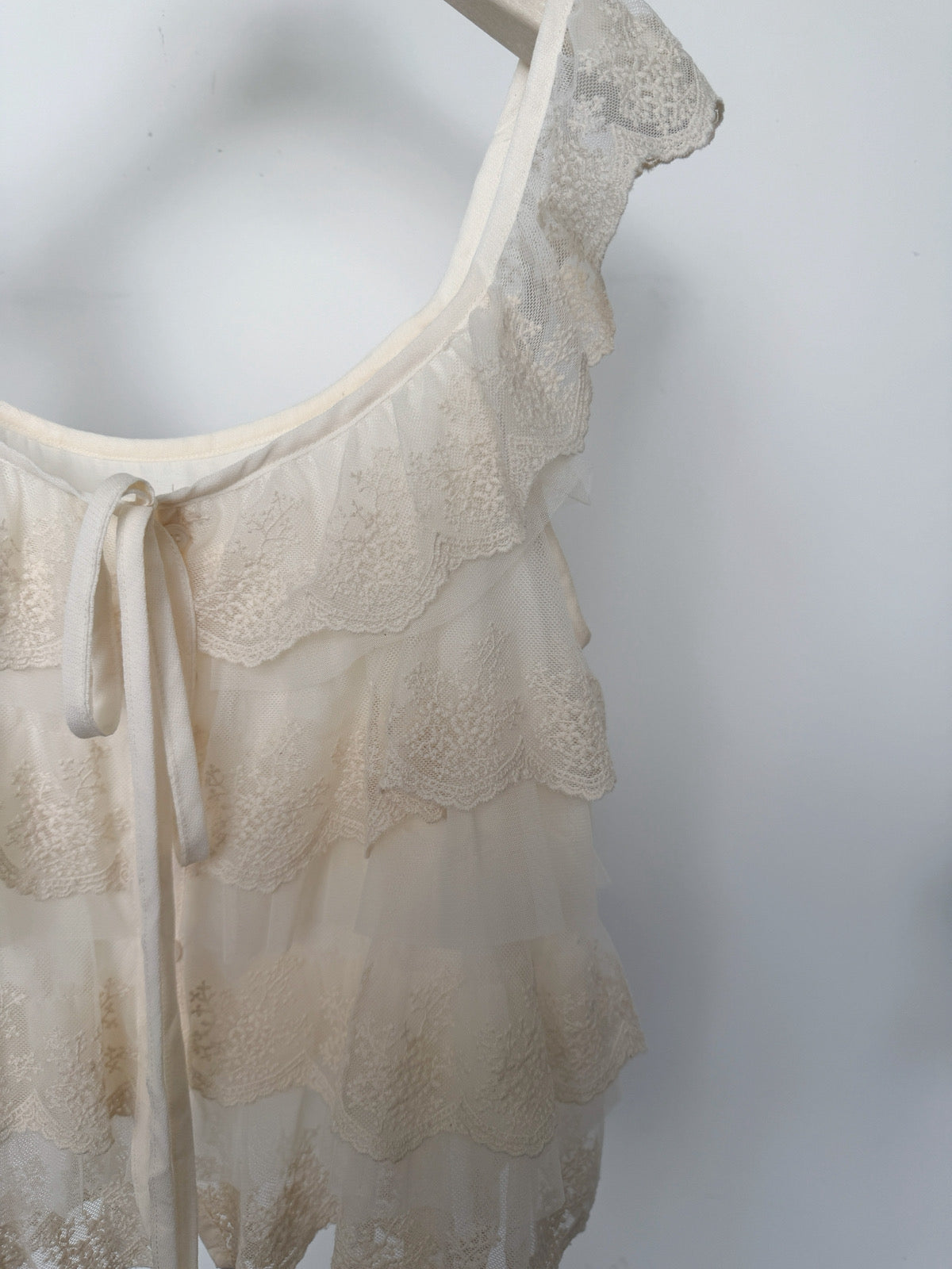 Kelly Designs Layer Beige Cami Top（Instock)