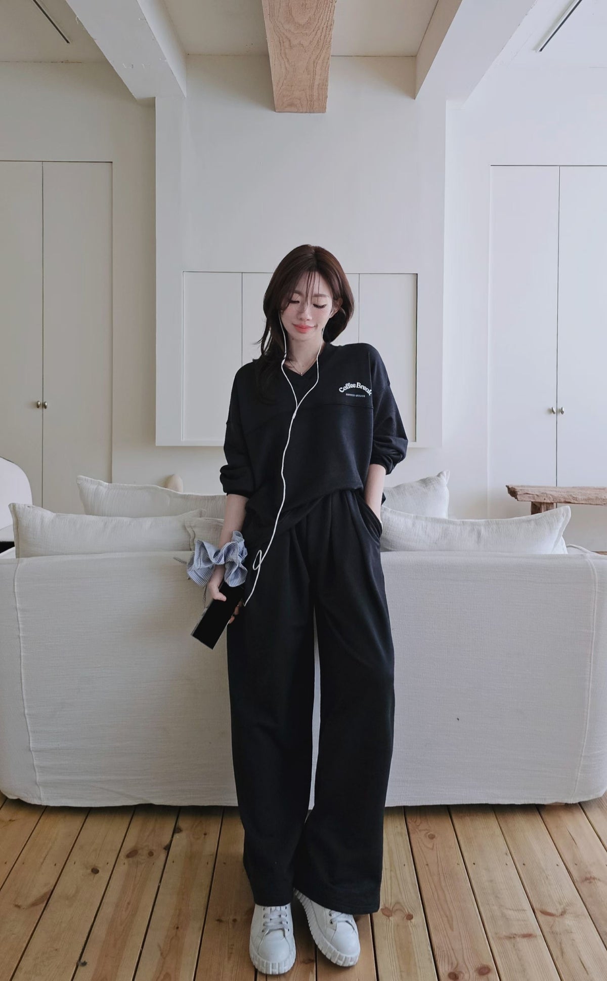 Korean Coffee Break V-Neck Sweatshirt (Instock)