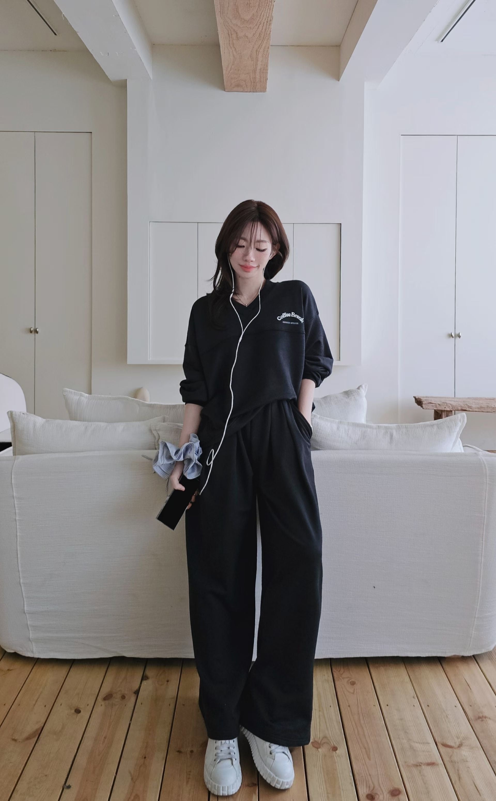 Korean Coffee Break V-Neck Sweatshirt (Instock)