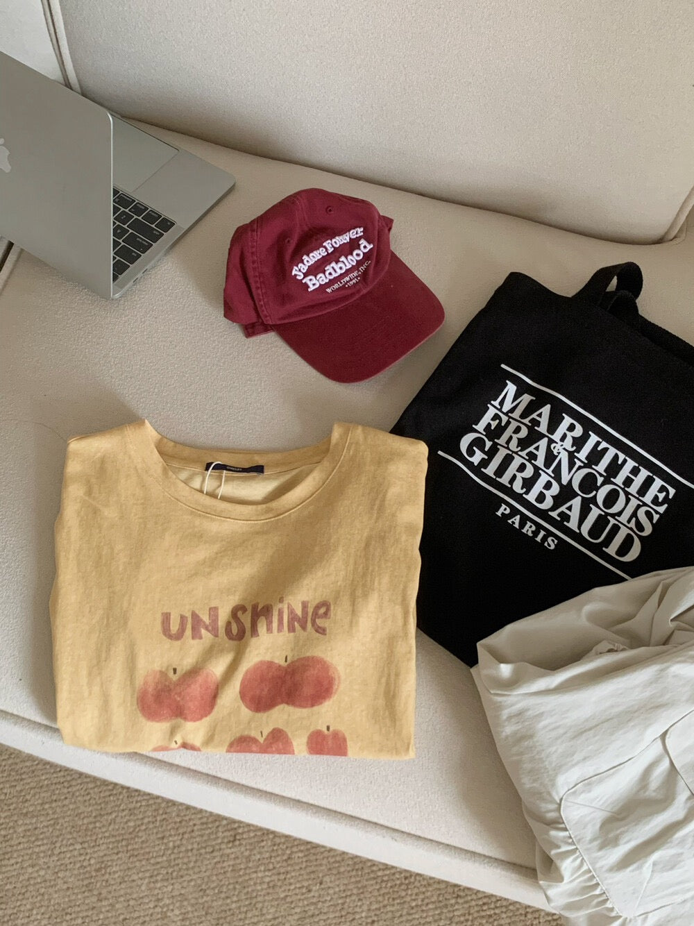 Kelly Designs Apple Tshirt（Instock)