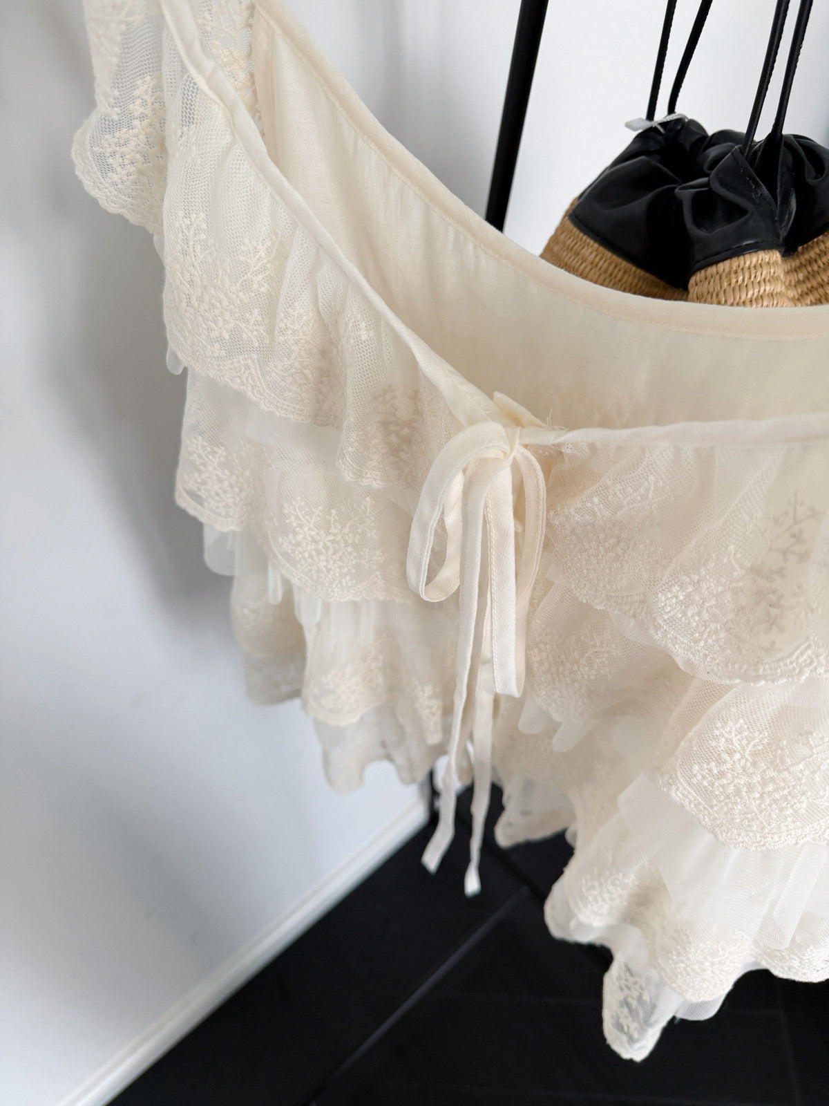 Kelly Designs Layer Beige Cami Top（Instock)