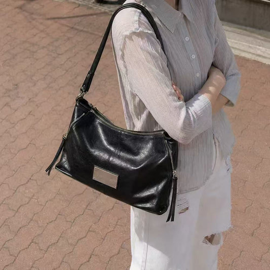 MATIN KIM SIDE ZIPPER SHOULDER BAG IN BLACK (Preorder)