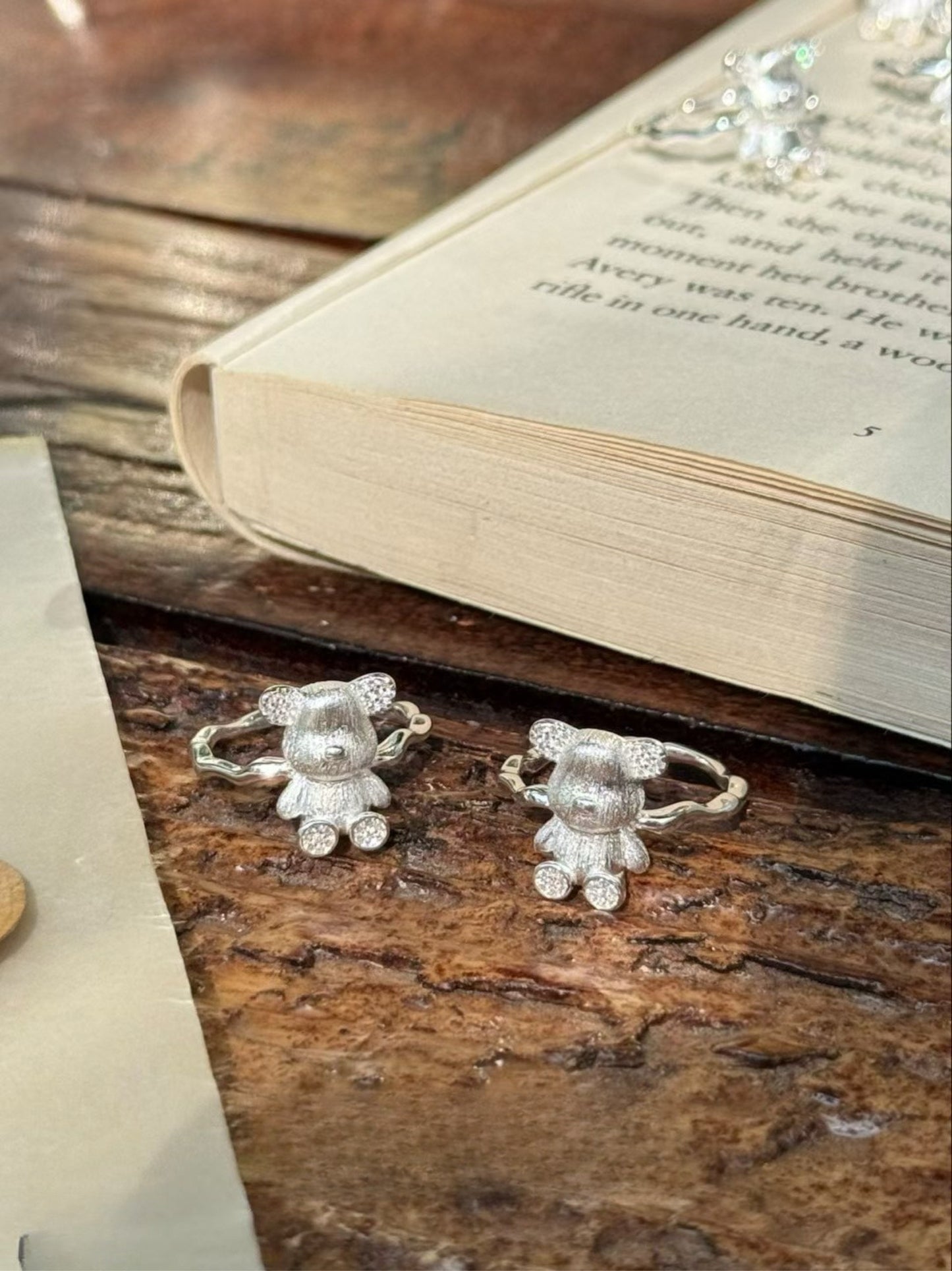 Kelly Designs Sterling Silver Teddy Bear Ring – Hammered Band(Instock)