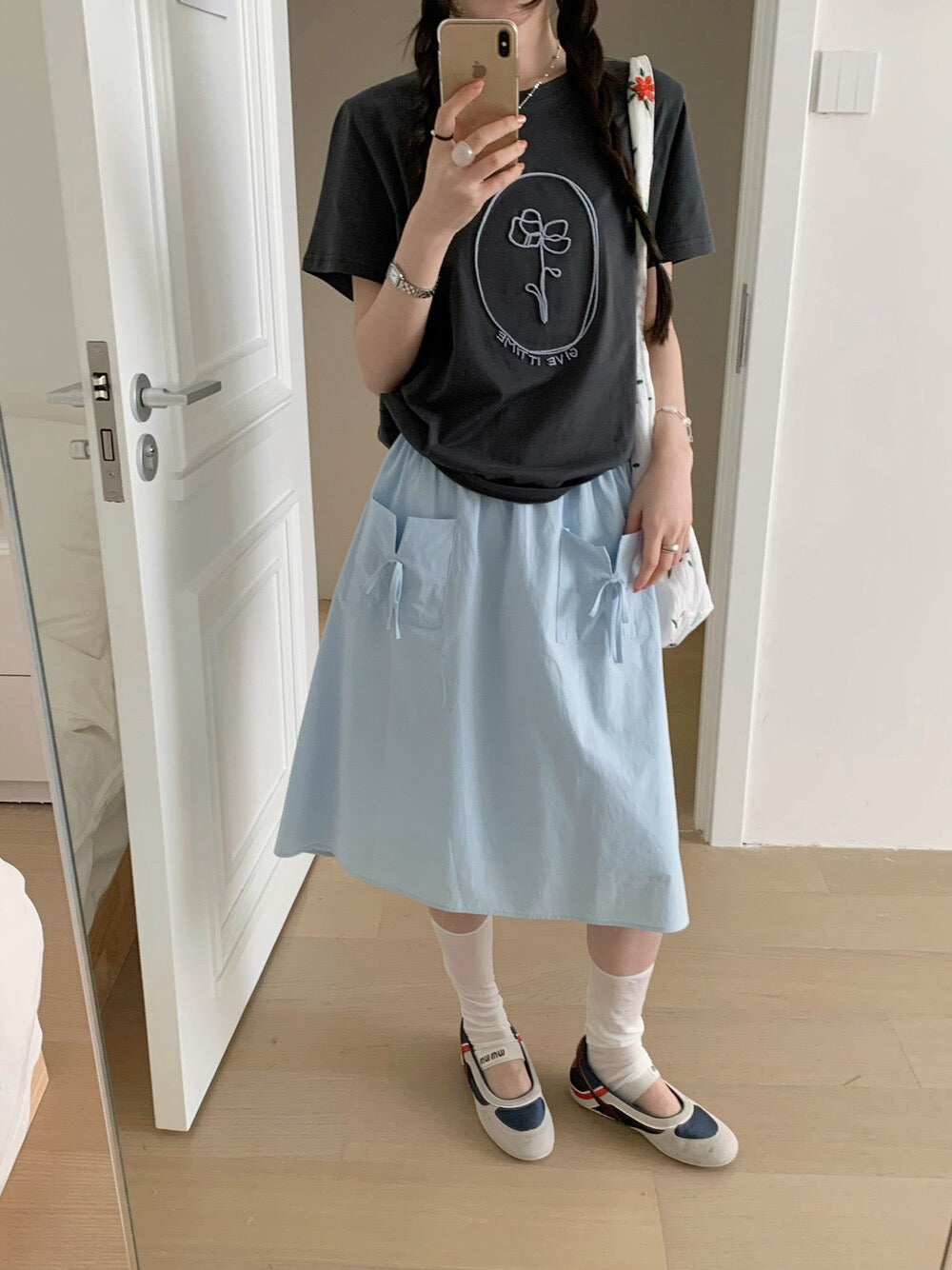 Kelly Designs Flowers Grey Tshirt（Instock)