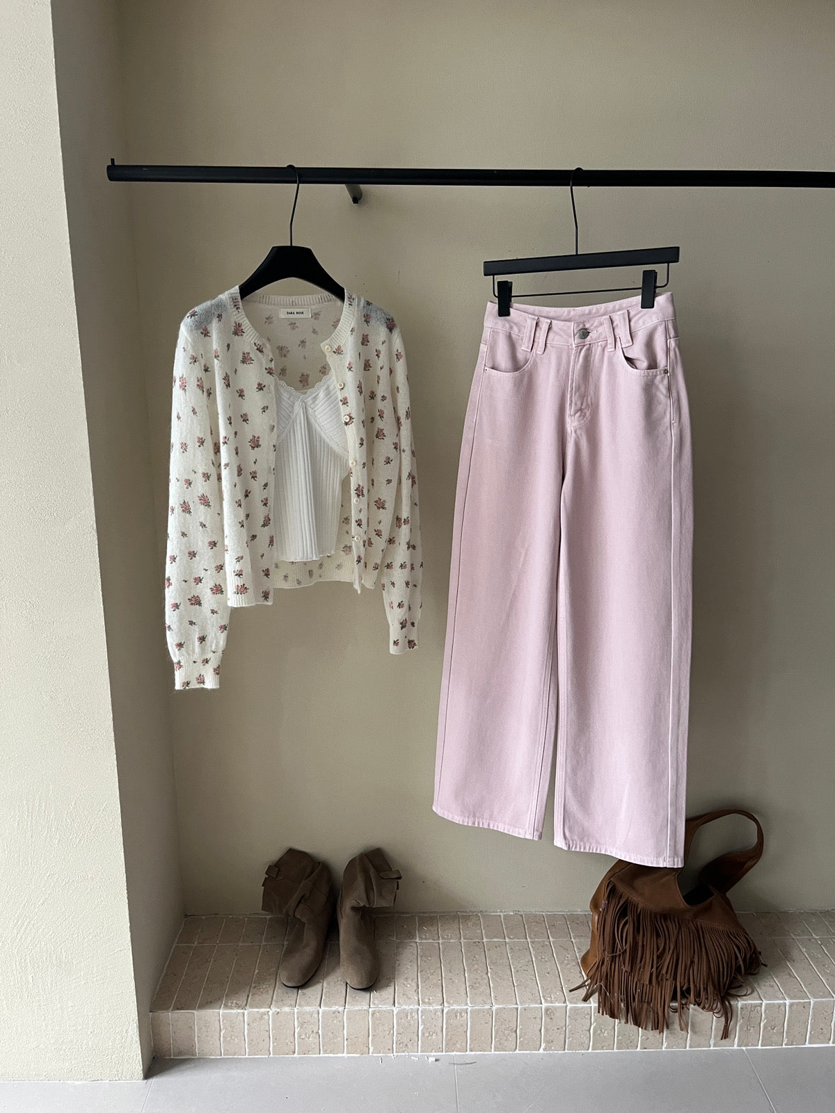 Kelly Designs Soft Pink Straight-Leg Jeans – Vintage Casual Fit(Instock)