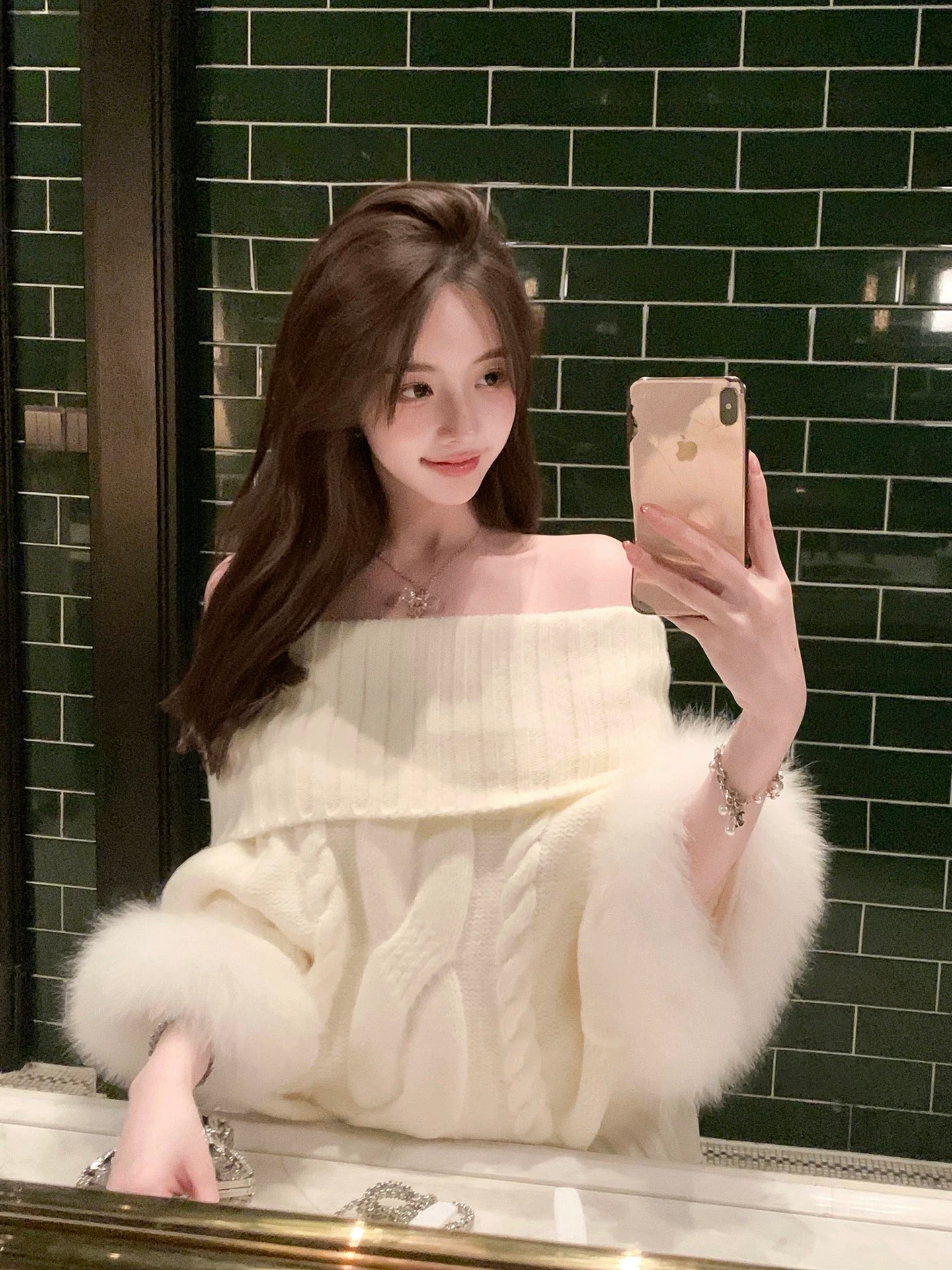 Kelly Designs 2 Ways Fox Fur White Sweater (Instock)