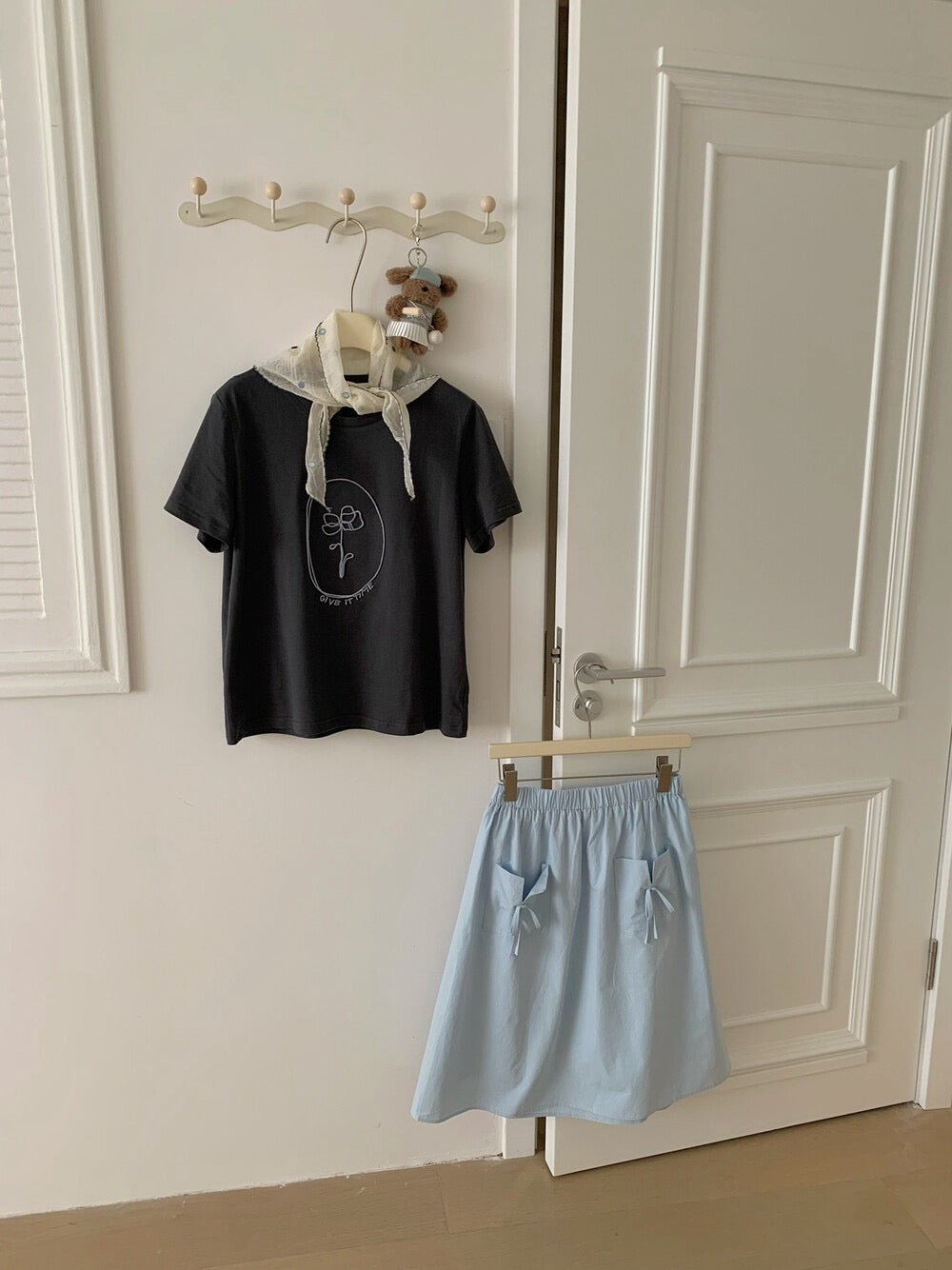 Kelly Designs Flowers Grey Tshirt（Instock)