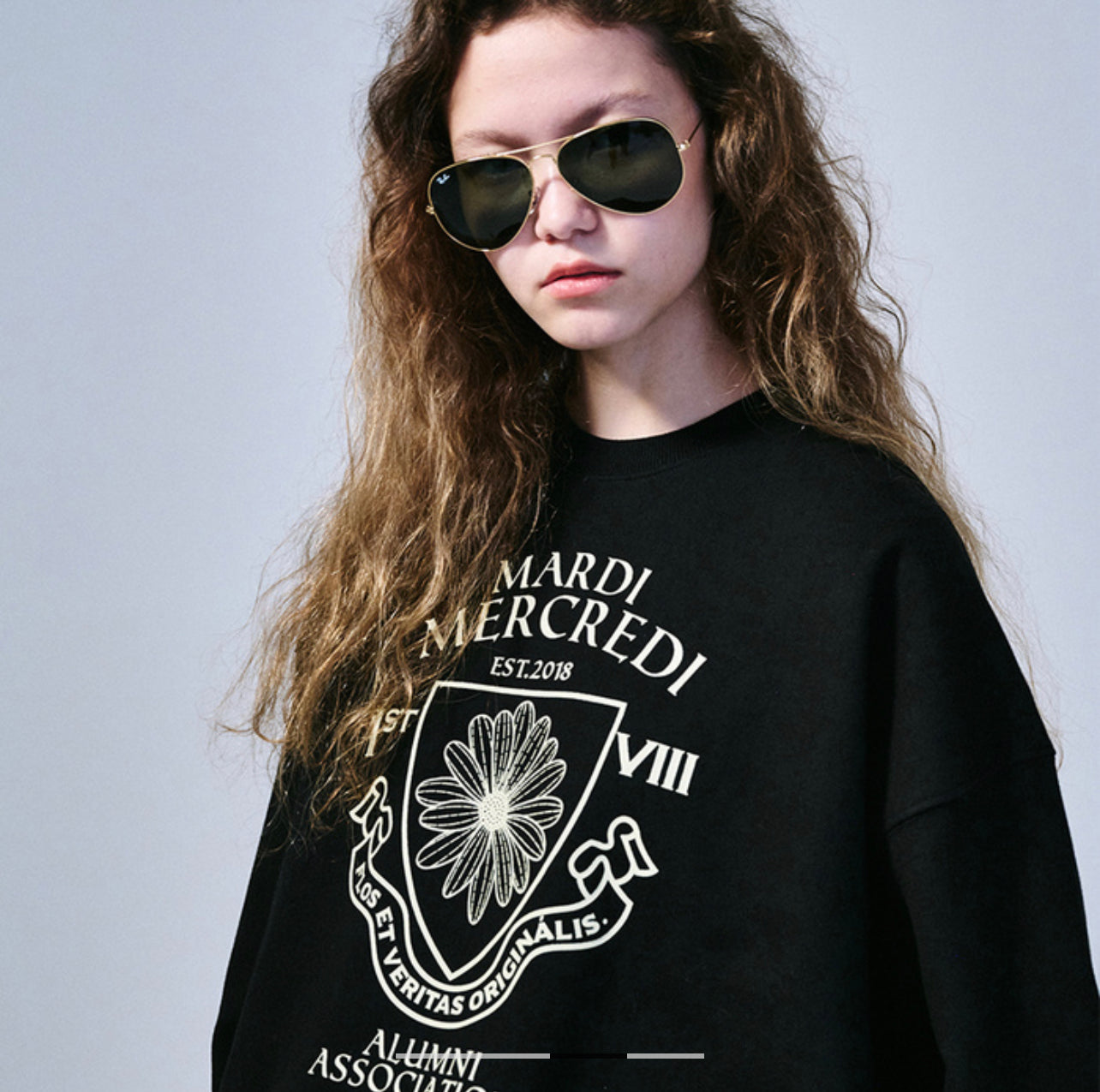 Mardi Mercredi SWEATSHIRT ALUMNI EMBLEM_BLACK CREAM(Preorder)