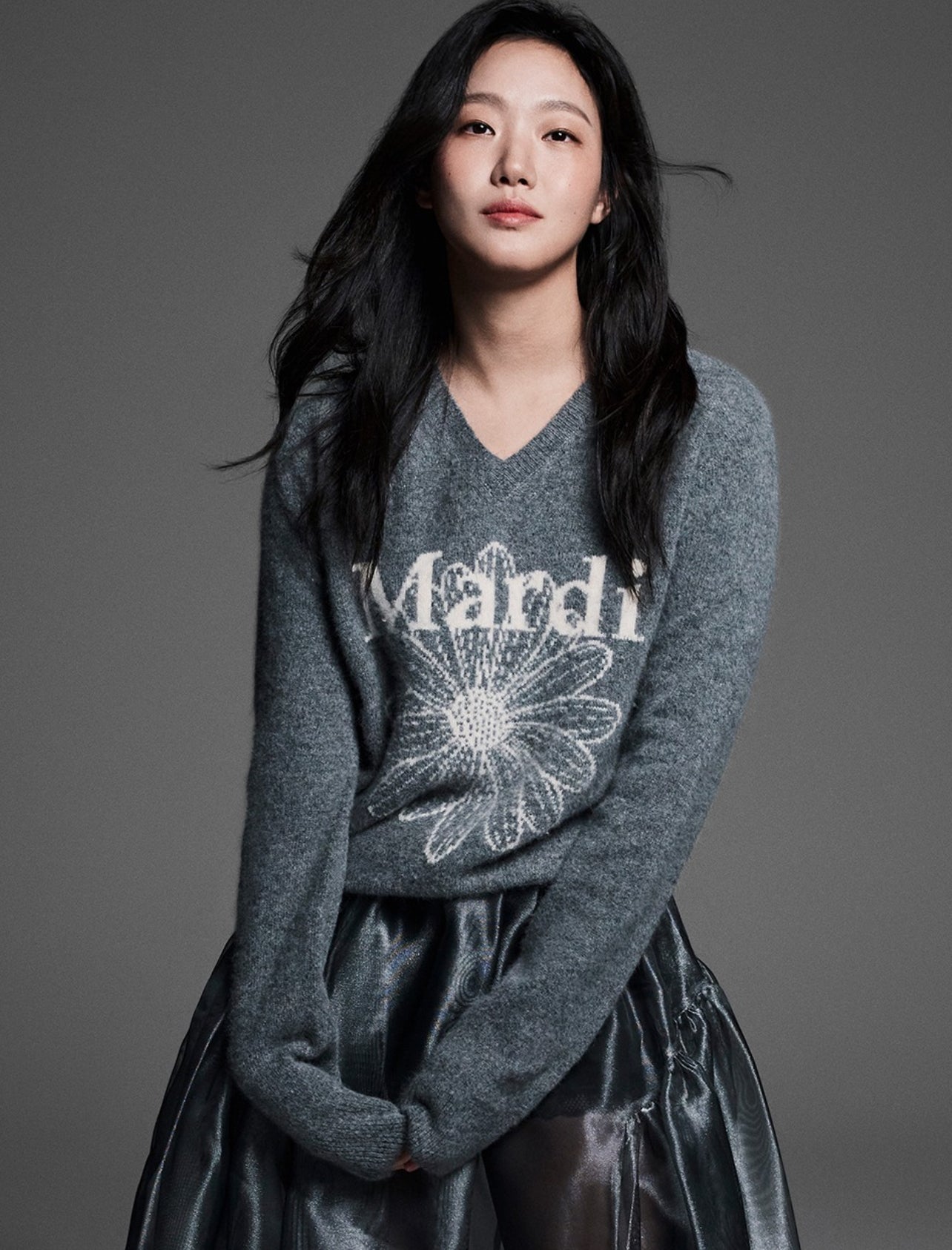 Mardi Mercredi RACCOON BLENDED V NECK FLOWERMARDI_GREY IVORY (Preorder)