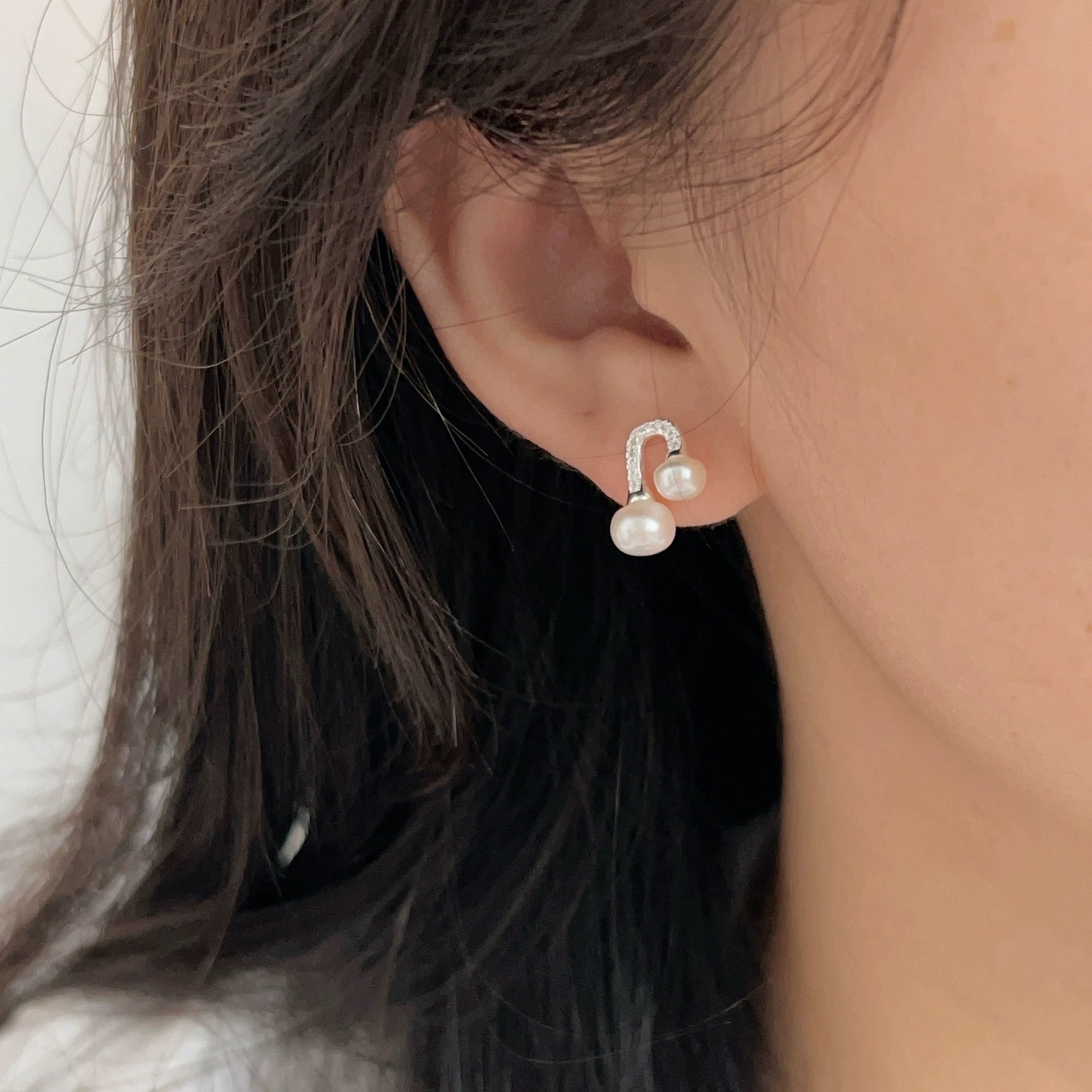 Kelly Designs Sterling Silver Curved Pearl Stud Earrings(Instock)